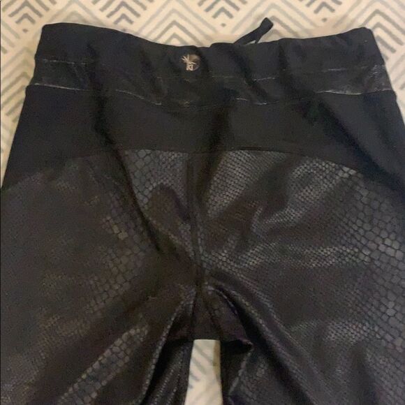 💥CROC--EMBOSSED cropped sweatpants💥 - Picture 7 of 8